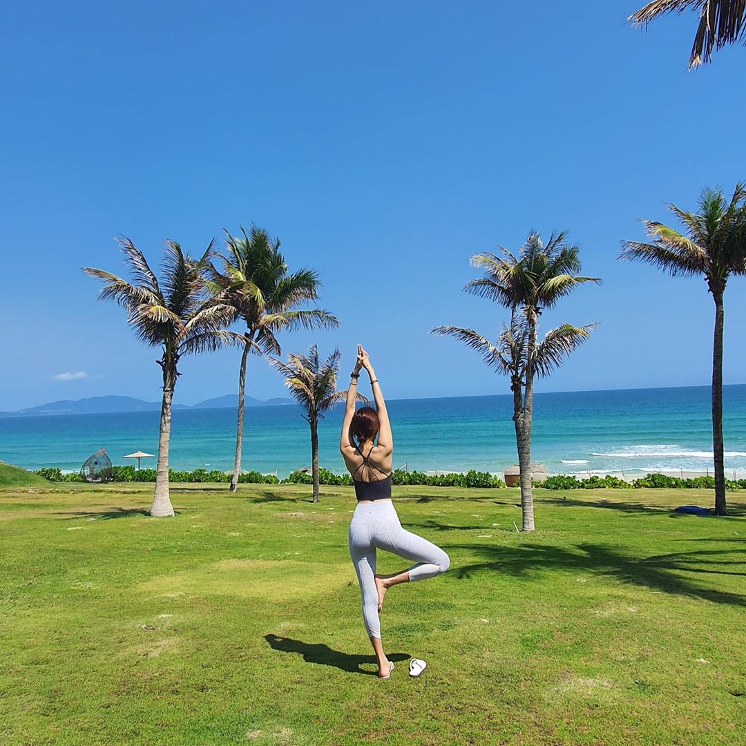 Tiếp viên hàng không xinh đẹp có dáng vóc khiến hành khách ngắm mãi không thôi - 3