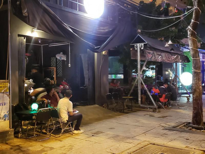 Hàng loạt quán trên đường Phạm Văn Đồng bị phạt - 3