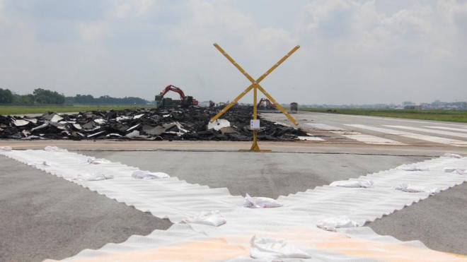 Cận cảnh thi công đường băng Tân Sơn Nhất khi chậm chuyến gia tăng - 2