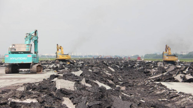 Cận cảnh thi công đường băng Tân Sơn Nhất khi chậm chuyến gia tăng - 3