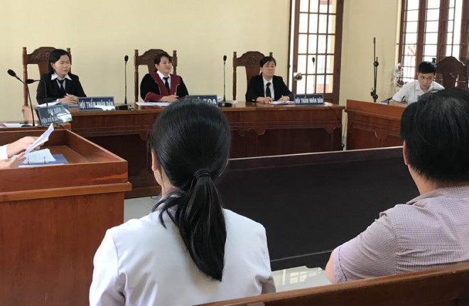 Thầy cho trò diễn cảnh nóng đòi bồi thường 135,9 triệu - 1