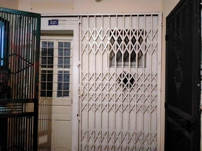 Chùm ảnh: Công an khám nhà riêng anh trai ông chủ Nhật Cường Mobile và trụ sở Công ty Đông Kinh - 7