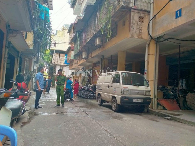 Chùm ảnh: Công an khám nhà riêng anh trai ông chủ Nhật Cường Mobile và trụ sở Công ty Đông Kinh - 6