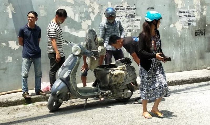 Cô gái nhảy khỏi xe đang bốc cháy trên phố Sài Gòn - 4