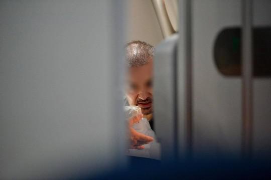 Những hình ảnh phi công người Anh trên siêu máy bay rời Việt Nam về nước - 3