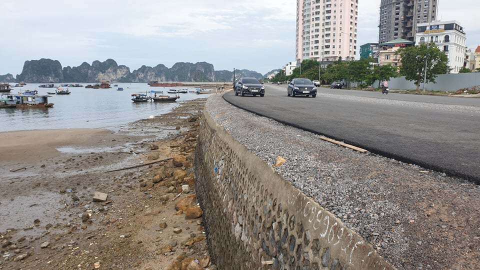 Ô tô lao xuống biển 4 người chết: Thi công đường không có cảnh báo - 3