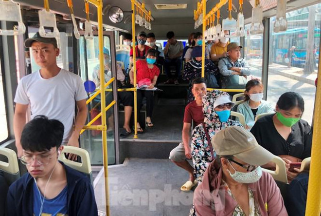 Cận cảnh tuyến xe buýt doanh nghiệp 'dọa' dừng hoạt động ở Hà Nội - 2