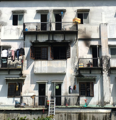 Cảnh sát giải cứu 6 người mắc kẹt trong đám cháy ở Sài Gòn - 2