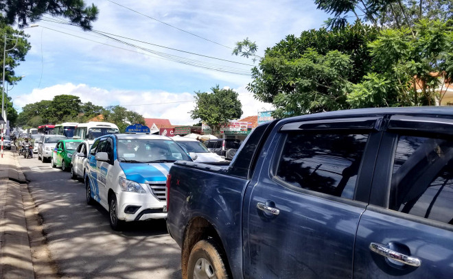 Nhiều tuyến đường ở Đà Lạt bị tê liệt... vì ùn ùn du khách - 6