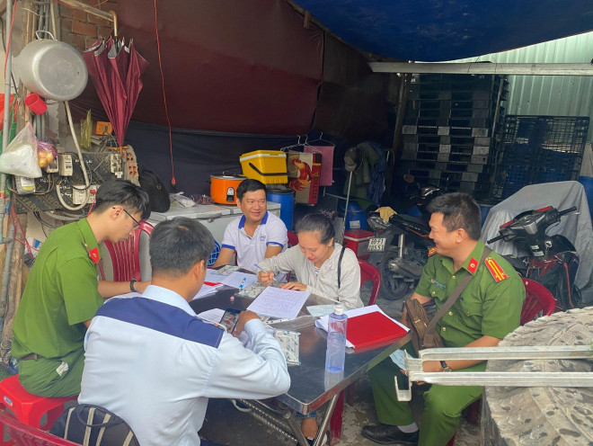 Đã tìm ra nguyên nhân khiến con suối ở Bình Dương nổi màu trắng xoá - 2