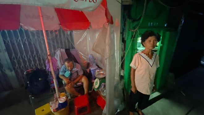 Cuộc sống trong căn nhà siêu nhỏ ở quận 1 - 1