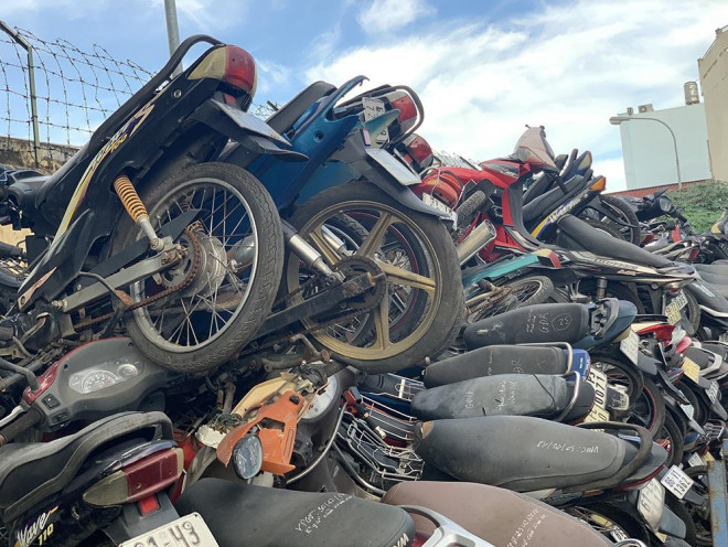 Bị phạt nặng, người vi phạm bỏ xe trốn phạt - 2