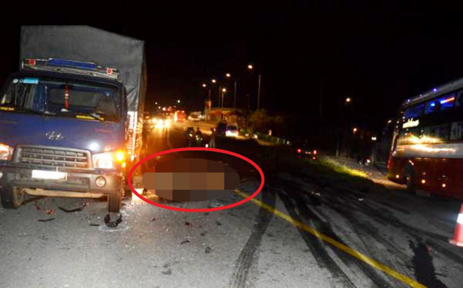 Tông trực diện xe tải, 2 thanh niên đi xe máy tử vong tại chỗ - 2