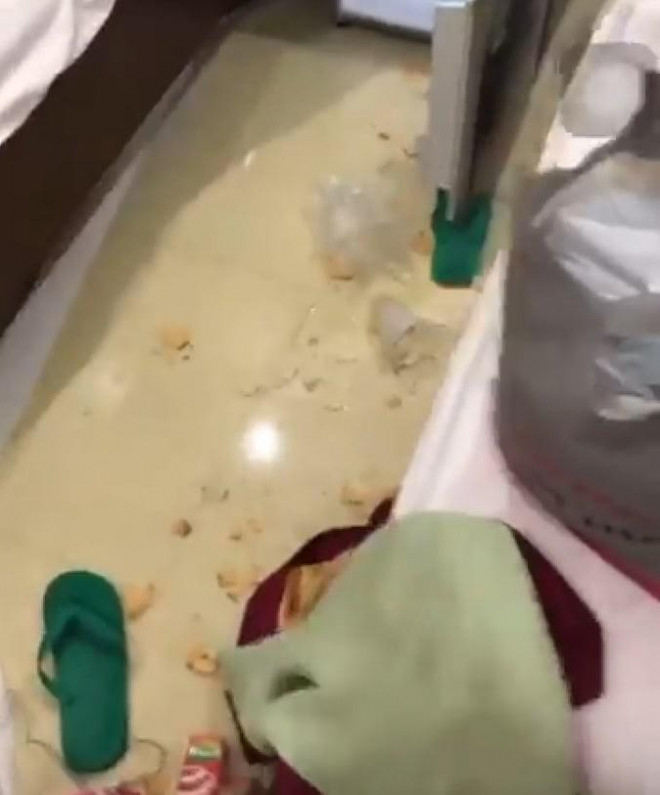 Cô gái xả rác đầy phòng khách sạn để trả đũa gây bất bình - 2