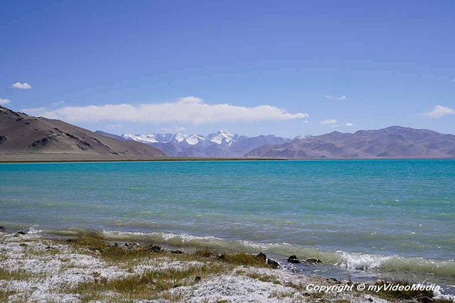 Hồ nước giống như "Biển Chết" ở trên "nóc nhà của thế giới" - 2