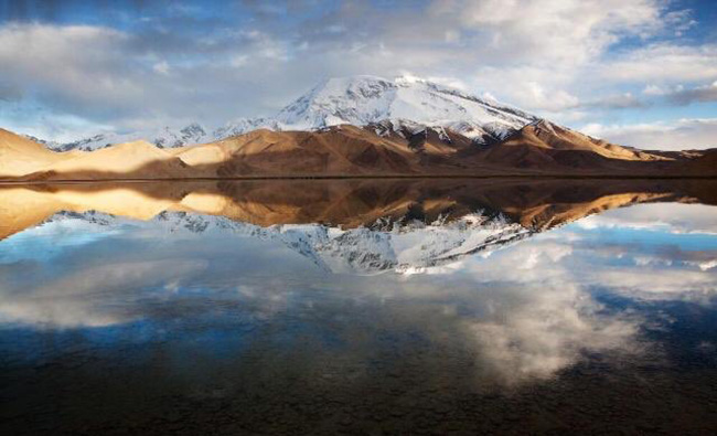 Hồ nước giống như "Biển Chết" ở trên "nóc nhà của thế giới" - 5