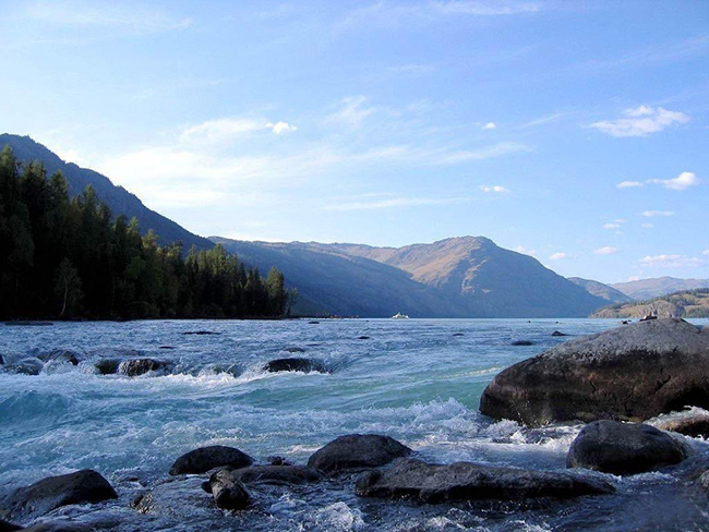 Hồ nước giống như "Biển Chết" ở trên "nóc nhà của thế giới" - 8