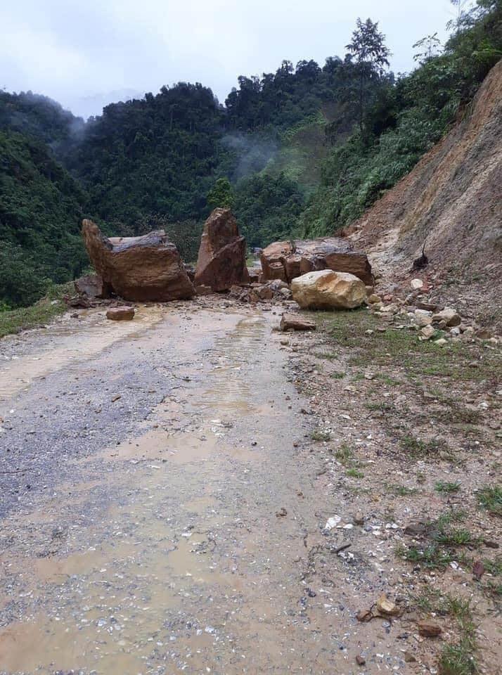 TP Hà Giang ngập như sông sau 1 đêm, ô tô nổi bồng bềnh trong nước - 11