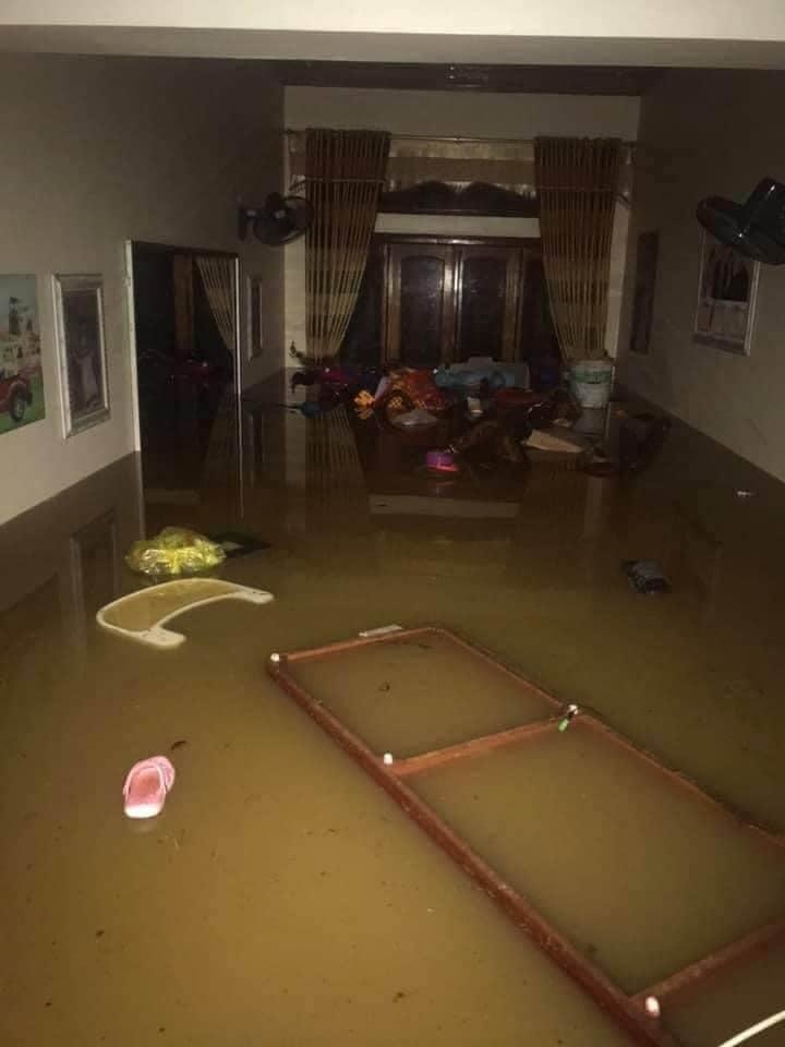 TP Hà Giang ngập như sông sau 1 đêm, ô tô nổi bồng bềnh trong nước - 9