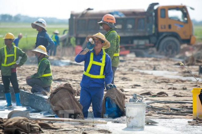 Đại công trường hơn 2000 tỷ cải tạo đường băng sân bay Quốc tế Nội Bài - 9