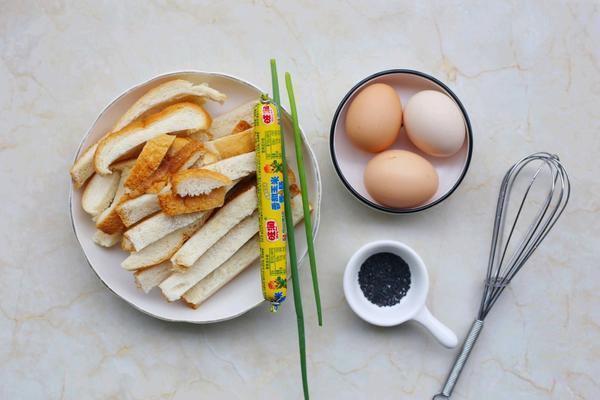 Làm sao để trứng không bị khô khi trộn vào bánh mì sandwich?
