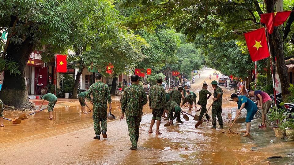 Clip: Kinh hoàng nhà 2 tầng đổ sập trong mưa lũ lịch sử 60 năm ở Hà Giang - 2