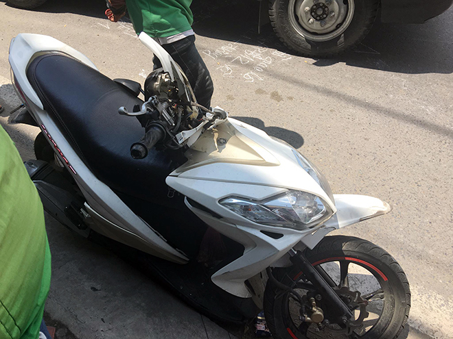 “Đóng” vào đuôi vào xe tải, thanh niên chạy xe máy chết thảm - 2