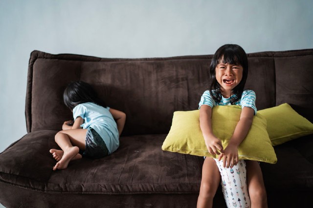 Trẻ cư xử không ngoan khi ở gần bố mẹ, phụ huynh không đặt 6 câu hỏi này cực kỳ thiếu sót - 1