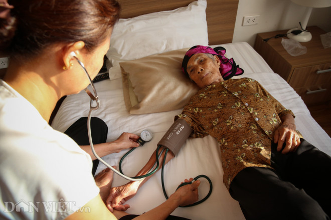 300 Mẹ Việt Nam anh hùng về Thủ đô và những chia sẻ xúc động - 10