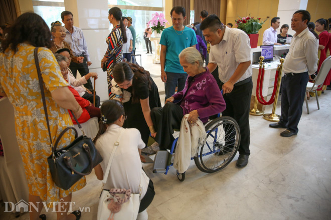 300 Mẹ Việt Nam anh hùng về Thủ đô và những chia sẻ xúc động - 12