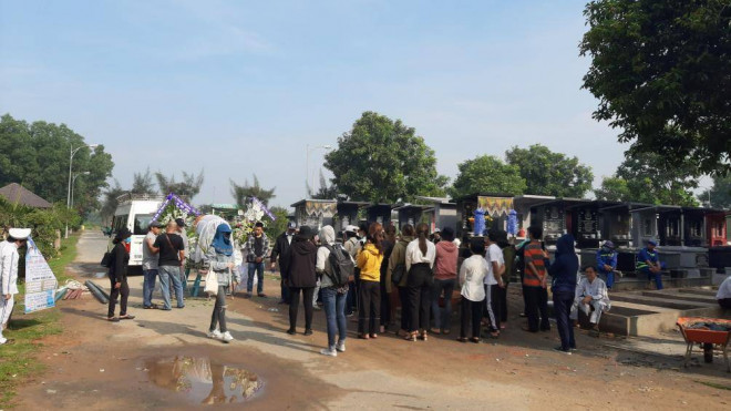 Trên chuyến xe định mệnh, cặp đôi tử vong trên tay còn đeo nhẫn đính hôn - 2