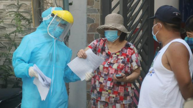 Khử khuẩn nhà riêng, khu phố nơi bệnh nhân mới nhất mắc COVID-19 sinh sống - 8