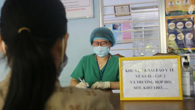 Khử khuẩn nhà riêng, khu phố nơi bệnh nhân mới nhất mắc COVID-19 sinh sống - 10