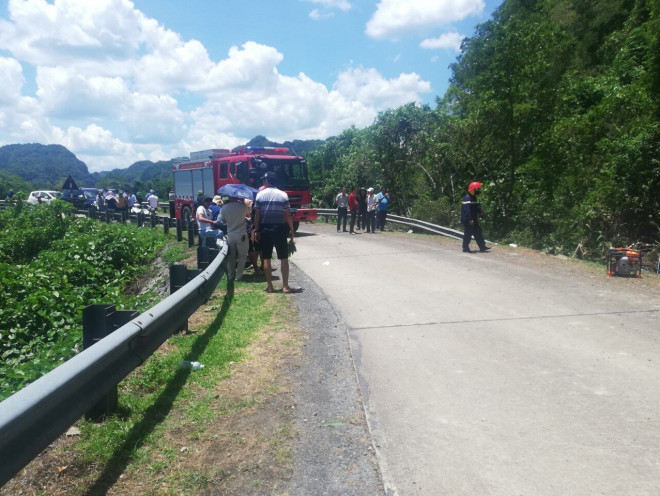 Hiện trường vụ lật xe khiến nhiều người tử vong ở Quảng Bình - 11
