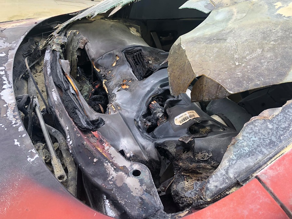 Ô tô 5 chỗ bất ngờ bốc cháy cạnh cây xăng, nhiều người hoảng sợ - 6