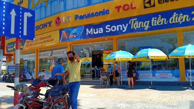 Cận cảnh nhịp sống Đà Nẵng ngày đầu cách ly phòng dịch Covid-19 - 5