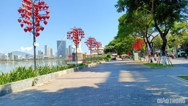 Cận cảnh nhịp sống Đà Nẵng ngày đầu cách ly phòng dịch Covid-19 - 15