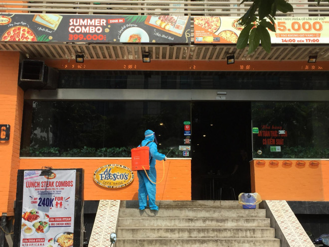 Hà Nội: Phong tỏa một khu dân cư vì có trường hợp nghi mắc COVID-19 - 2