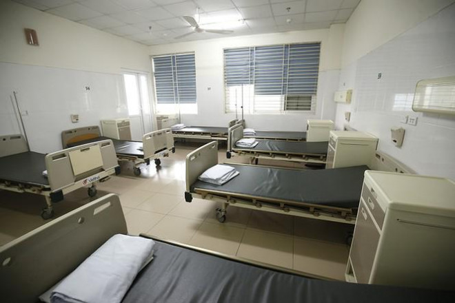 Bên trong bệnh viện đón 120 người nhiễm COVID-19 về từ Guinea Xích Đạo - 9