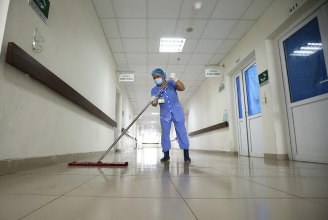 Bên trong bệnh viện đón 120 người nhiễm COVID-19 về từ Guinea Xích Đạo - 11