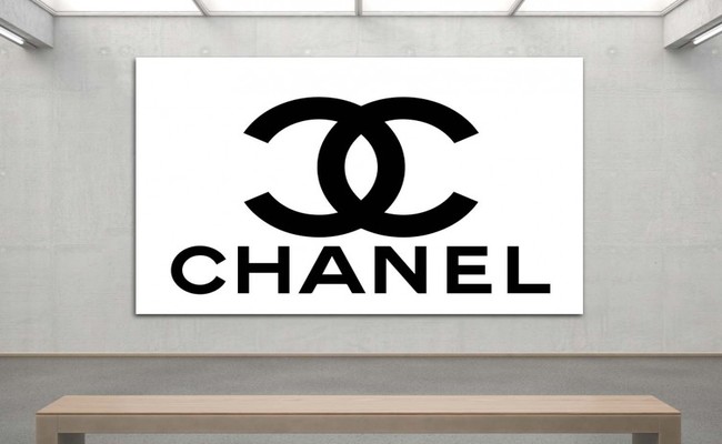 Là một thương hiệu thời trang hàng đầu thế giới, Chanel giống với nhiều hãng nổi tiếng khác, luôn phải đau đầu với nạn hàng giả, hàng nhái tràn lan.
