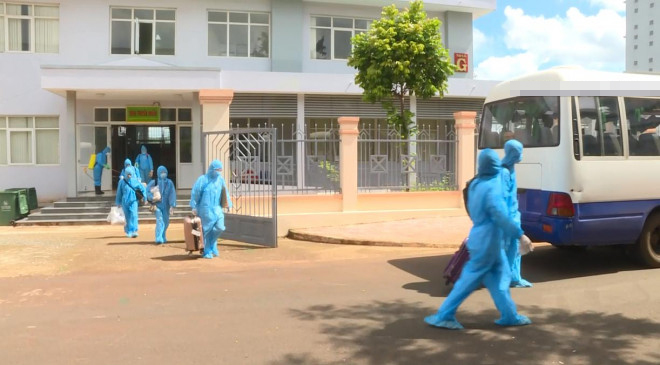 Mẹ của nữ sinh viên mắc COVID-19 ở Đắk Lắk mong mọi người thấu hiểu cho con! - 3