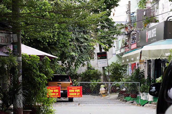 Phong tỏa 8 căn nhà ở Sài Gòn vì có ca nghi nhiễm COVID-19 về từ Đà Nẵng - 1