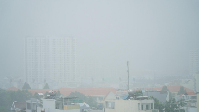 Mưa trắng trời, rát mặt ở TP.HCM - 4