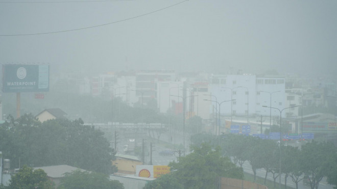 Mưa trắng trời, rát mặt ở TP.HCM - 3