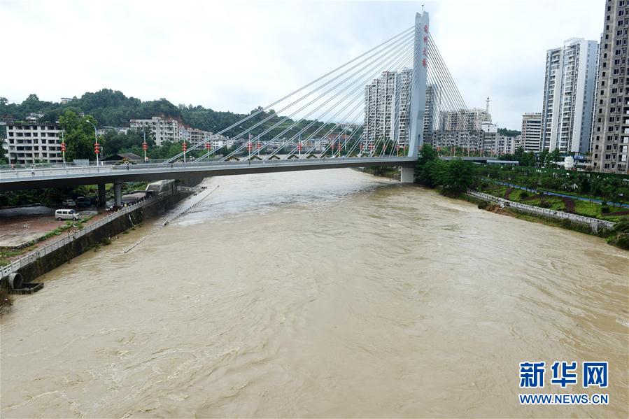 Lũ lụt chưa dứt, Trung Quốc lại "thấp thỏm" vì bão nối bão - 2