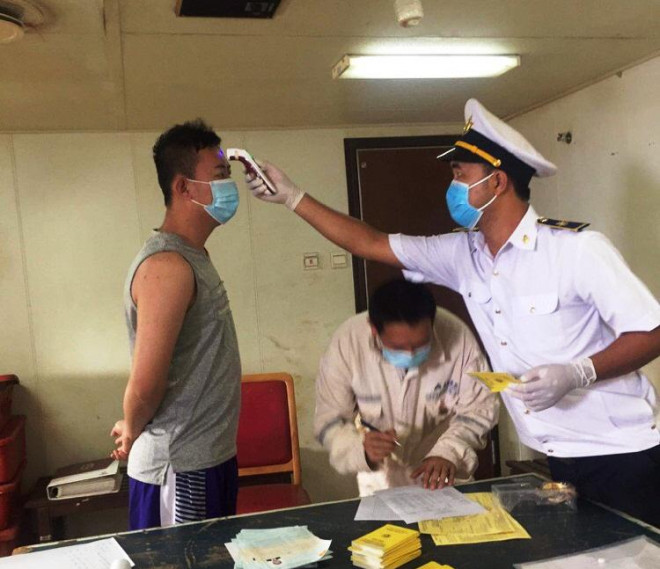 Cách ly 21 người Trung Quốc nhập cảnh vào Quảng Bình trên tàu Amoy Dream - 2