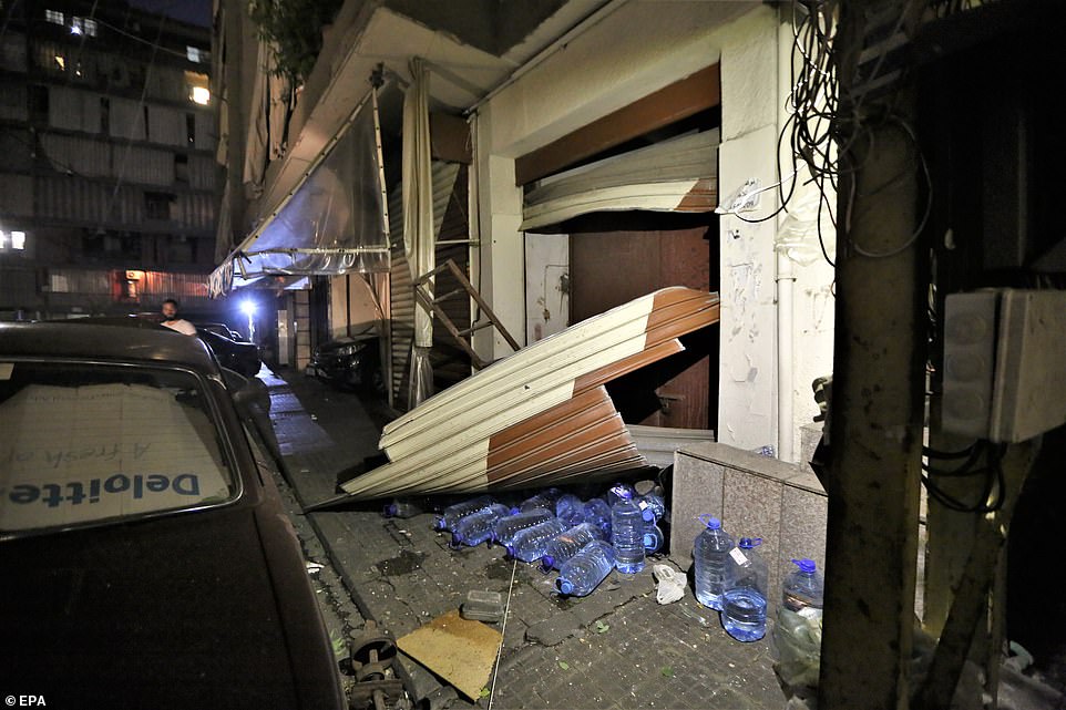 Nổ lớn ở Liban khiến 100 người chết: &#34;Mọi thứ bị phá hủy trong 10 phút&#34; - 1