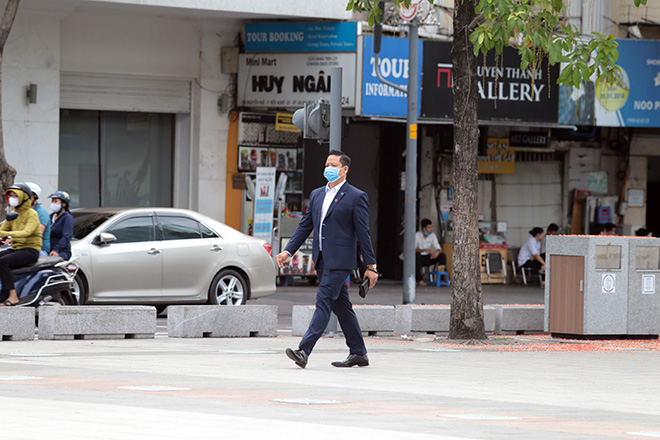 Ảnh: Người Sài Gòn đeo khẩu trang mọi lúc mơi nơi để phòng chống dịch bệnh COVID-19 - 12