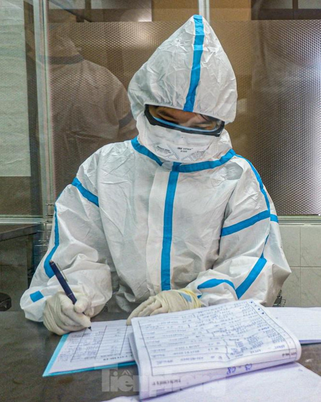 Những 'chiến binh' CDC Đà Nẵng quay cuồng truy vết virus chết người - 4